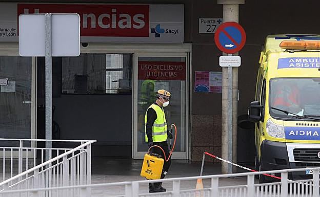 El Hospital de Segovia está al límite, la UME descarta uno de campaña y se piensa en llevar pacientes a la cárcel