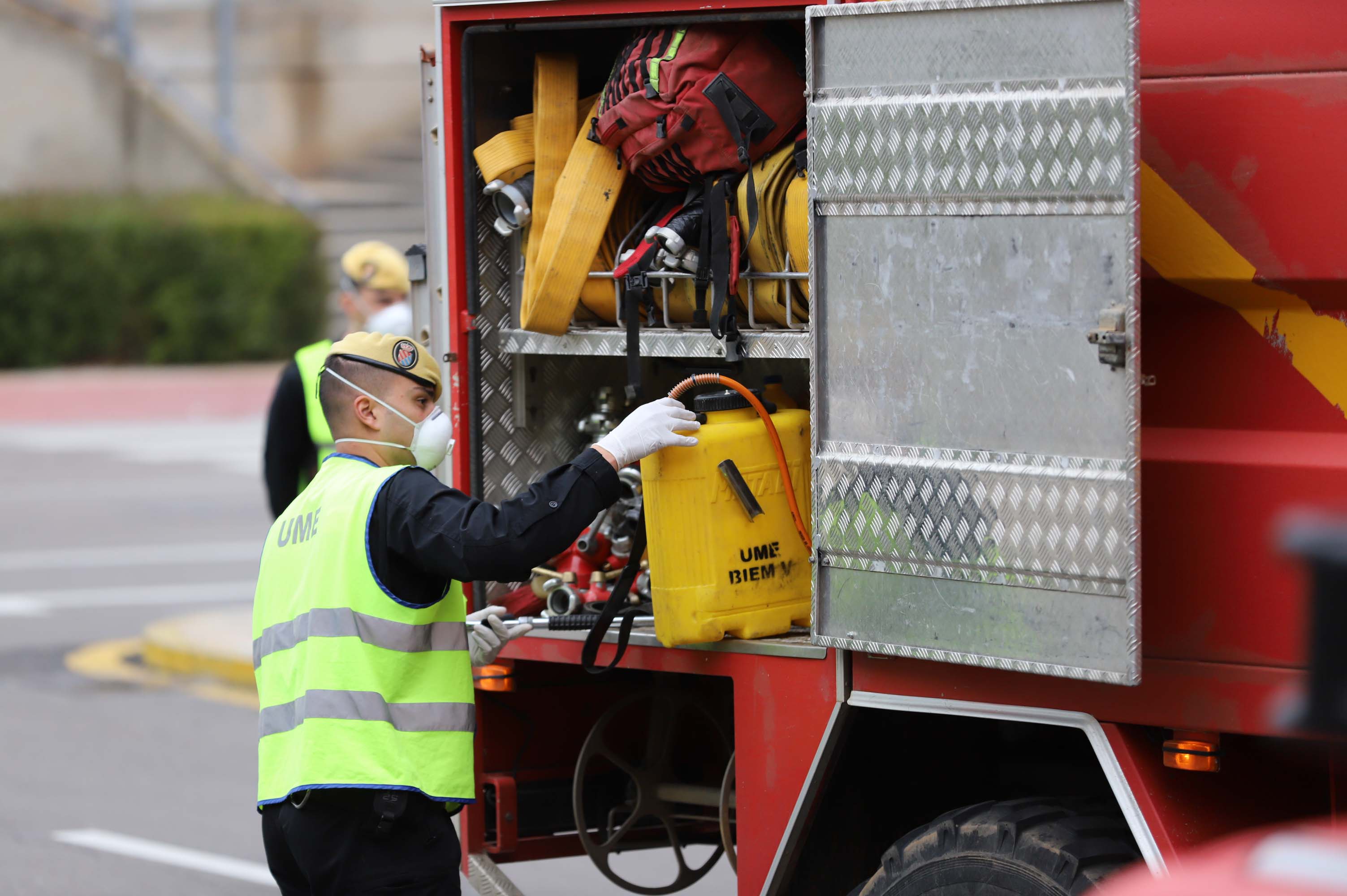 Intervención de la UME en el complejo hospitalario de Salamanca.