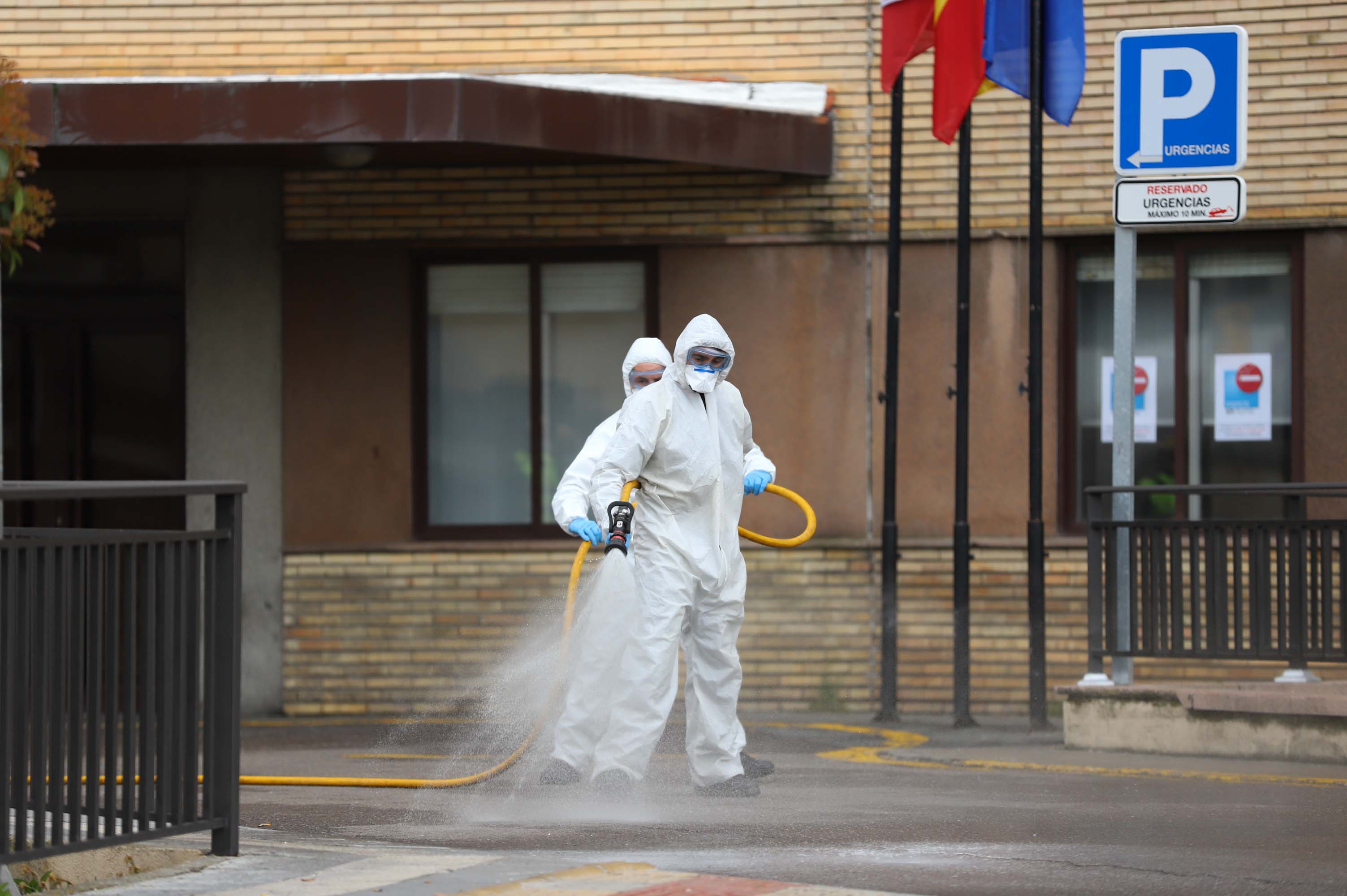 Intervención de la UME en el complejo hospitalario de Salamanca.