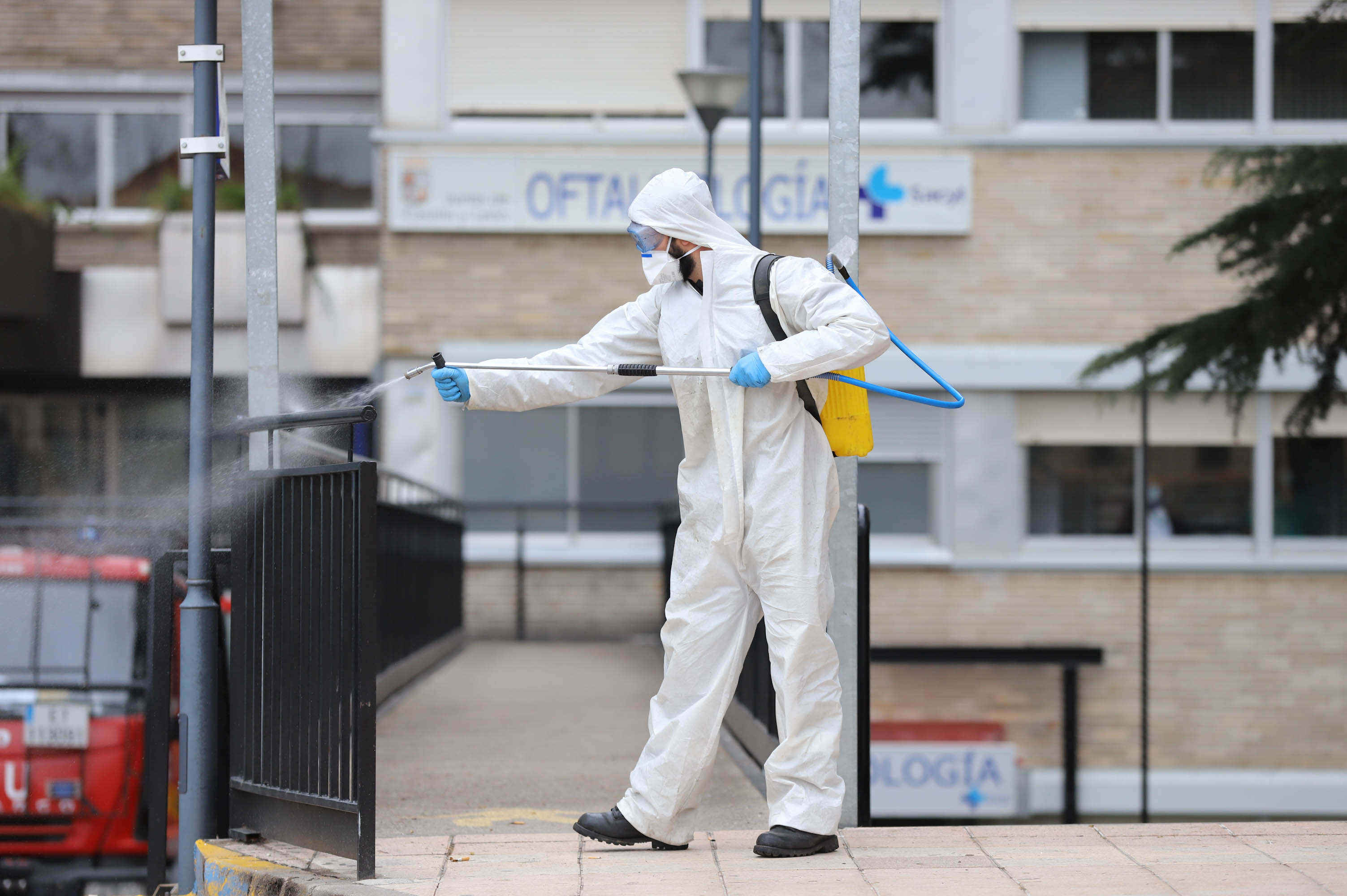Intervención de la UME en el complejo hospitalario de Salamanca.