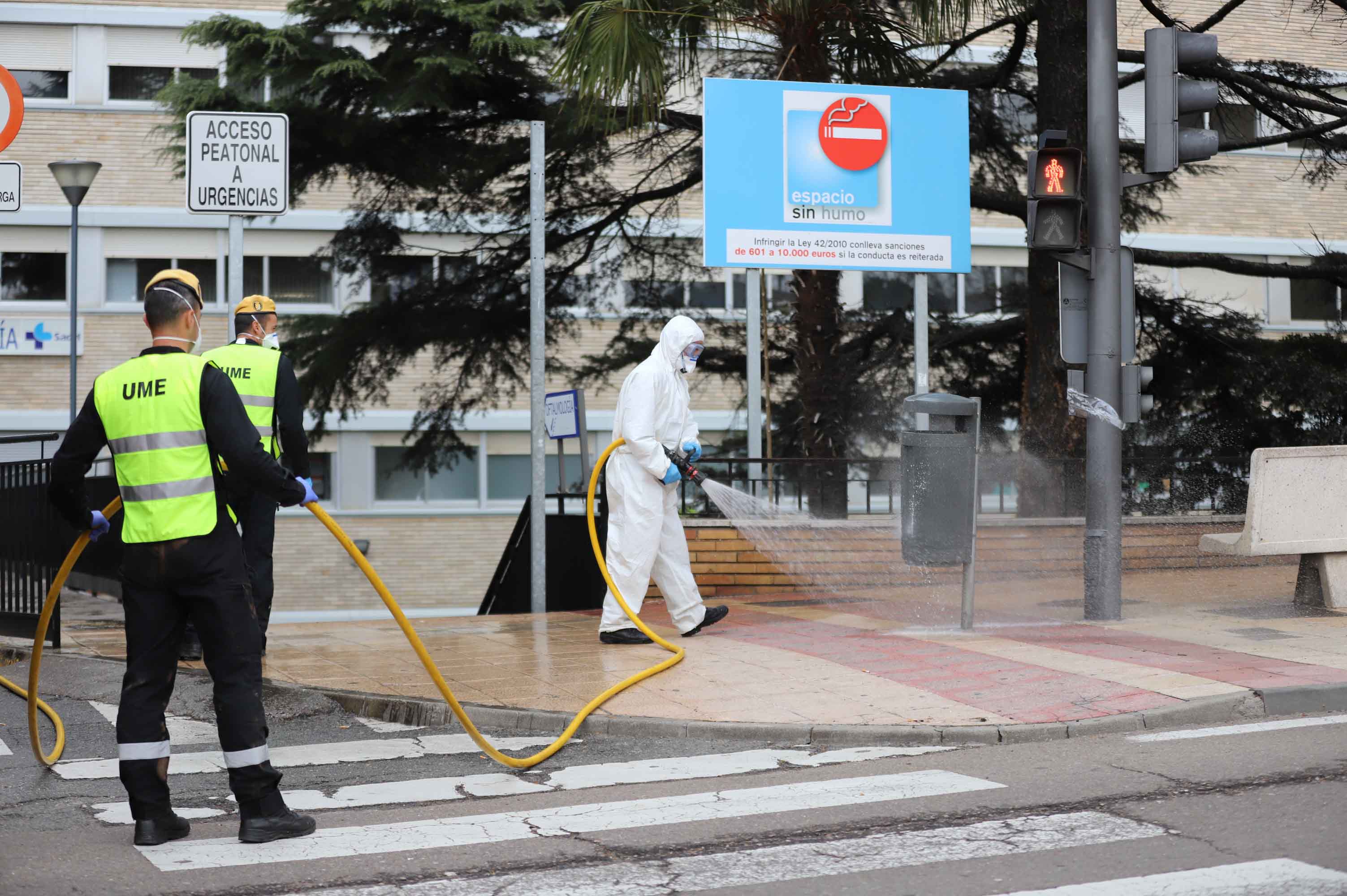 Intervención de la UME en el complejo hospitalario de Salamanca.