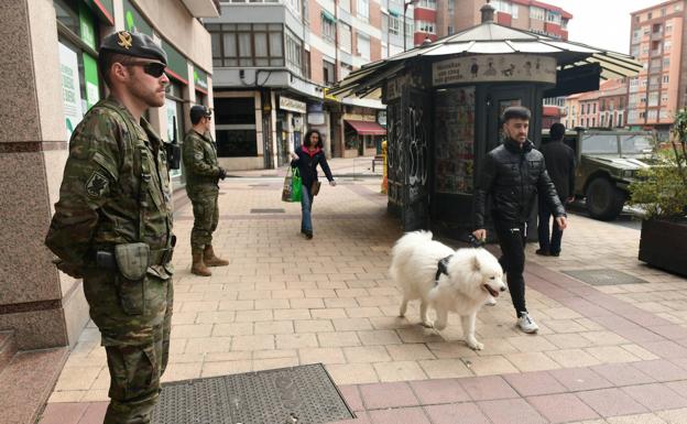 Presencia militar en las calles de Valladolid.