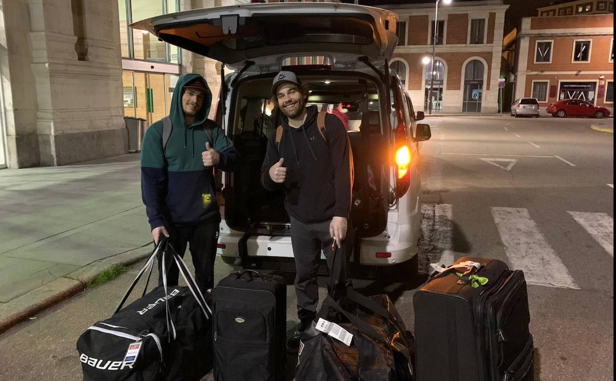 Jalen Krogman y Kyle Novak, a su llegada a la estación Campo Grande de Valladolid antes de partir hacia Madrid. 