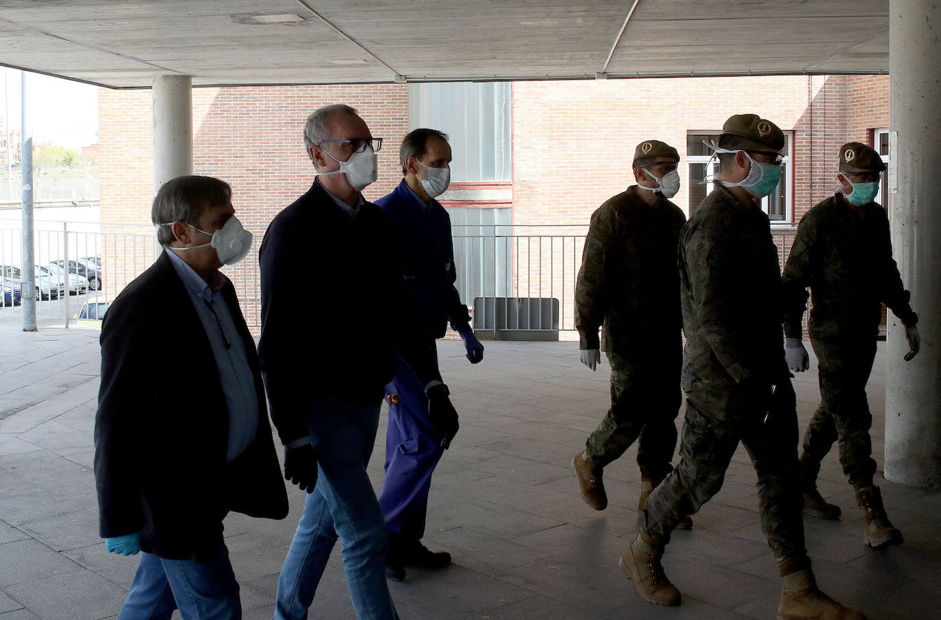 Trabajos durante la tarde de este jueves en el aparcamiento del Hospital de General.