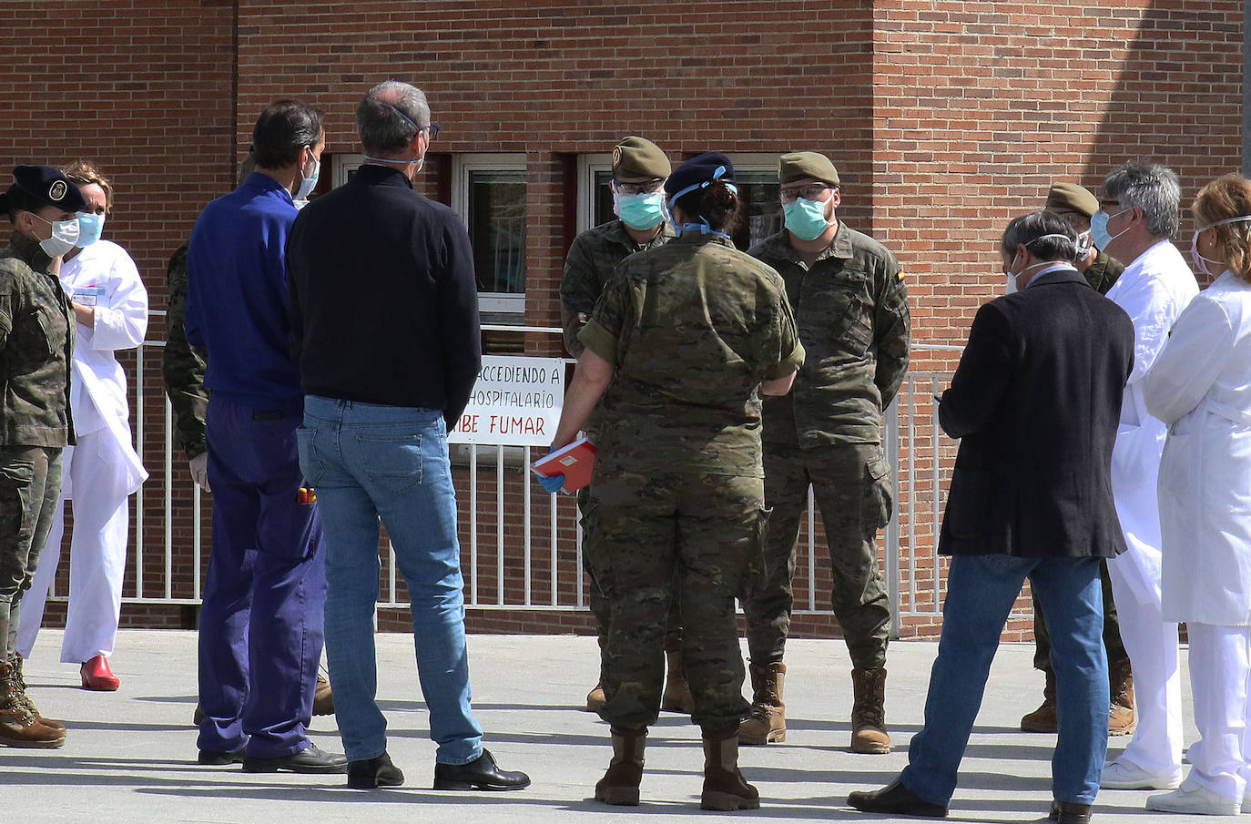 Trabajos durante la tarde de este jueves en el aparcamiento del Hospital de General.