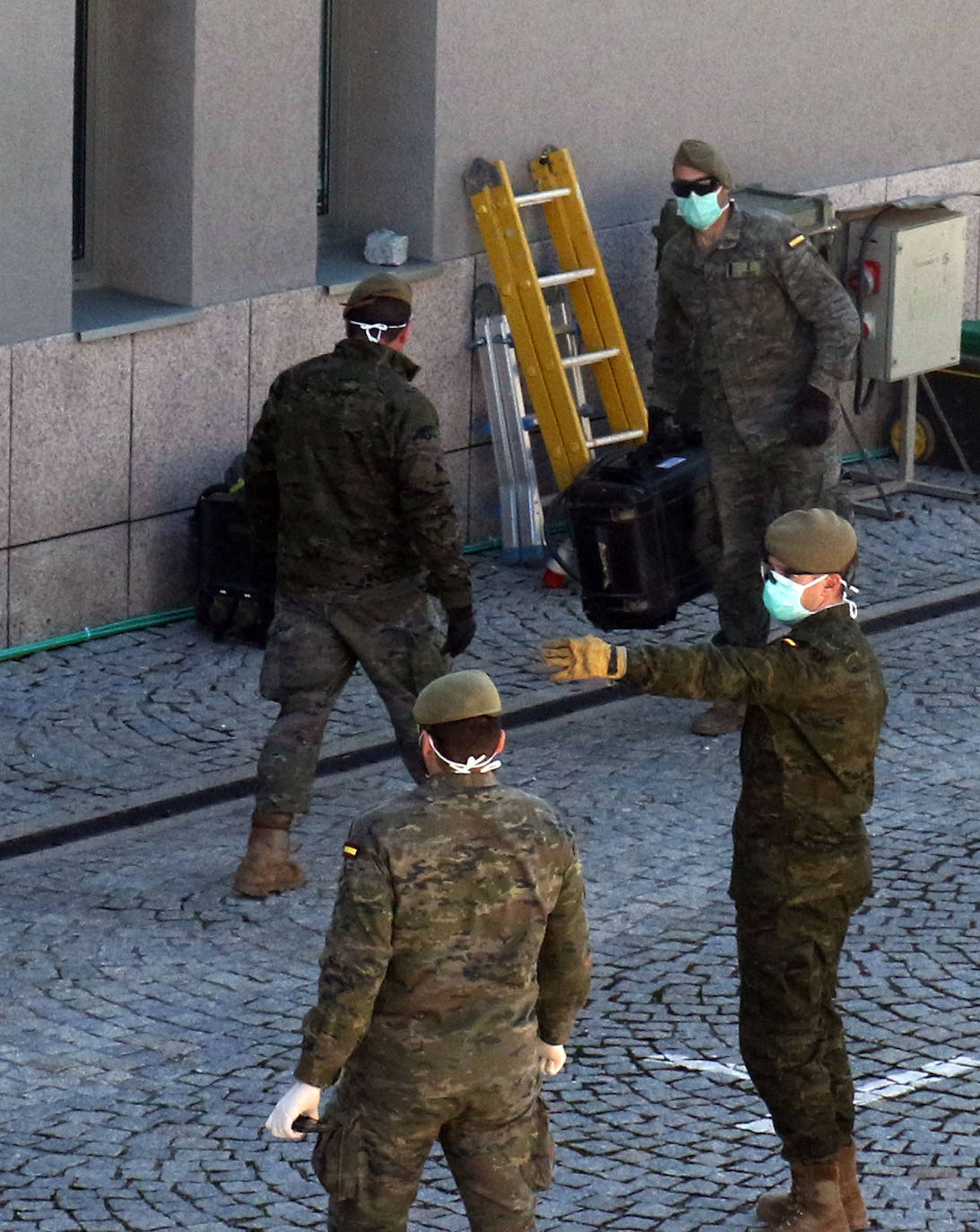 Trabajos durante la tarde de este jueves en el aparcamiento del Hospital de General.