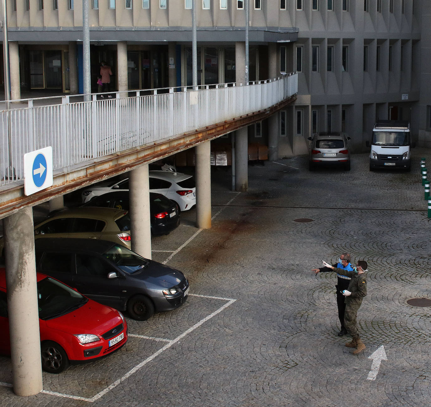 Trabajos durante la tarde de este jueves en el aparcamiento del Hospital de General.