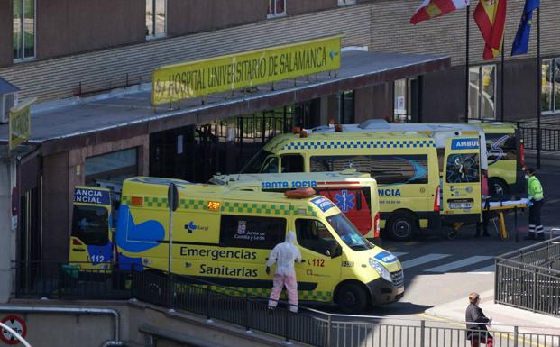 Ambulancias, en el Hospital Universitario de Salamanca.