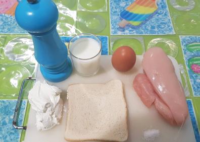 Imagen secundaria 1 - Coronavirus: Recetario para la cuarentena: Los &#039;nuggets&#039; de Álex (5 años), filetes de pollo con formas divertidas