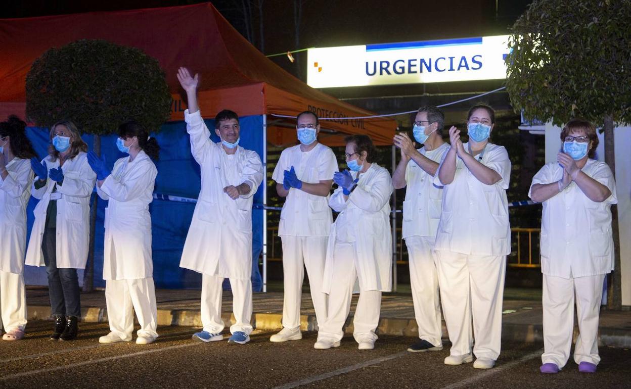 Trabajadores del Río Hortega agradecen los aplausos que reciben cada día a las 20:00 horas.