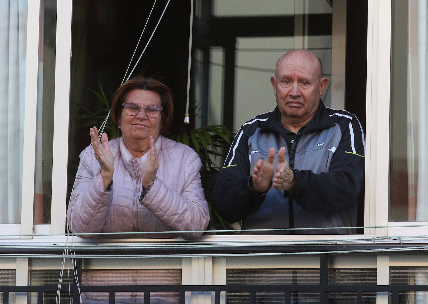 Los aplausos de las ocho, la cita ineludible del día. 