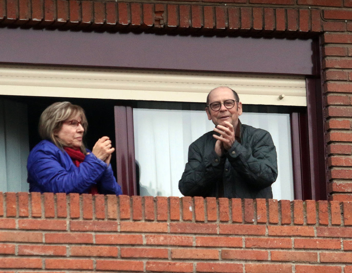 Los aplausos de las ocho, la cita ineludible del día. 