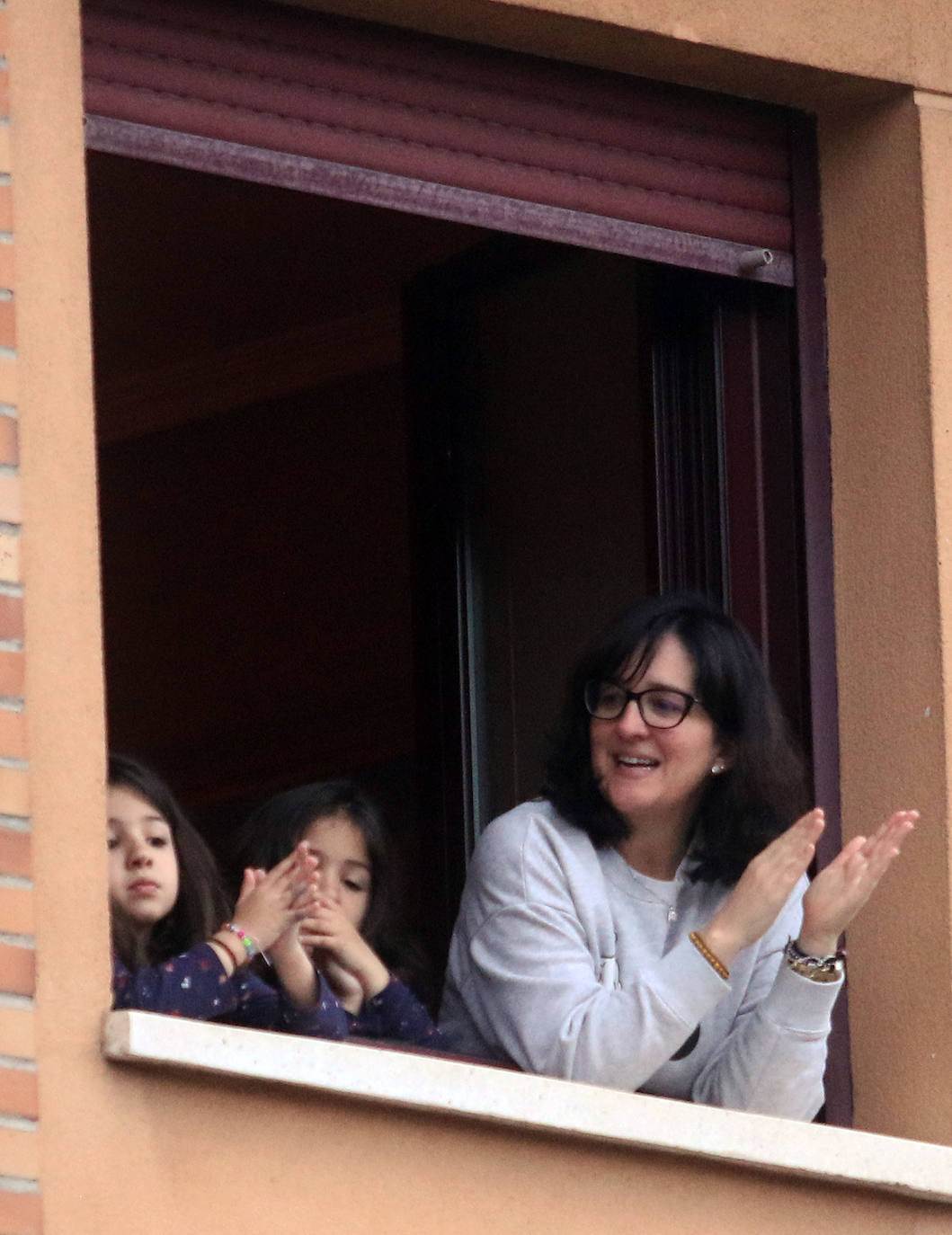Los aplausos de las ocho, la cita ineludible del día. 