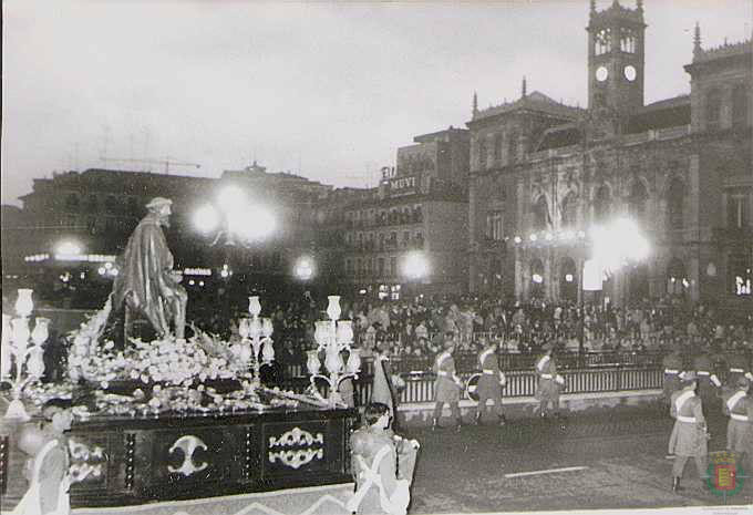 Cortejo de la Procesión General del Viernes Santo en los años 70 en Valladolid. 