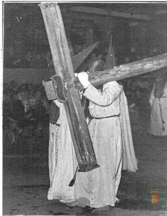 Cortejo de la Procesión General del Viernes Santo en los años 70 en Valladolid. 