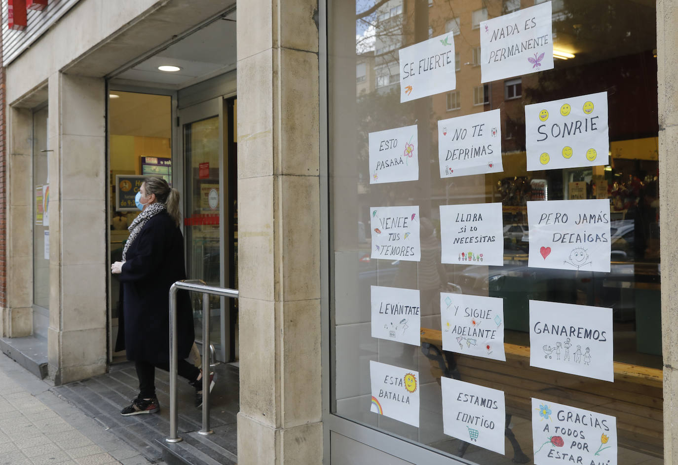 Los festivos de Semana Santa obligan a los ciudadanos a salir a la compra.