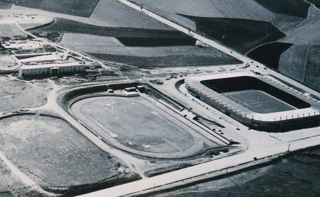 El estadio Helmántico celebra su 50 aniversario cerrado por el Covid-19 y con la UD Salamanca en el recuerdo