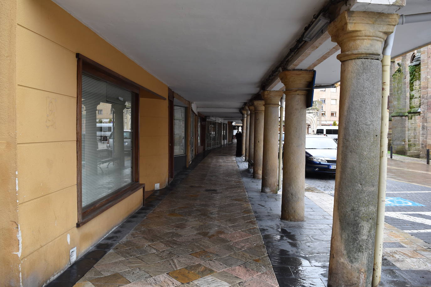 El ajetreo de las fábricas de galletas dan algo de movimiento a la villa.