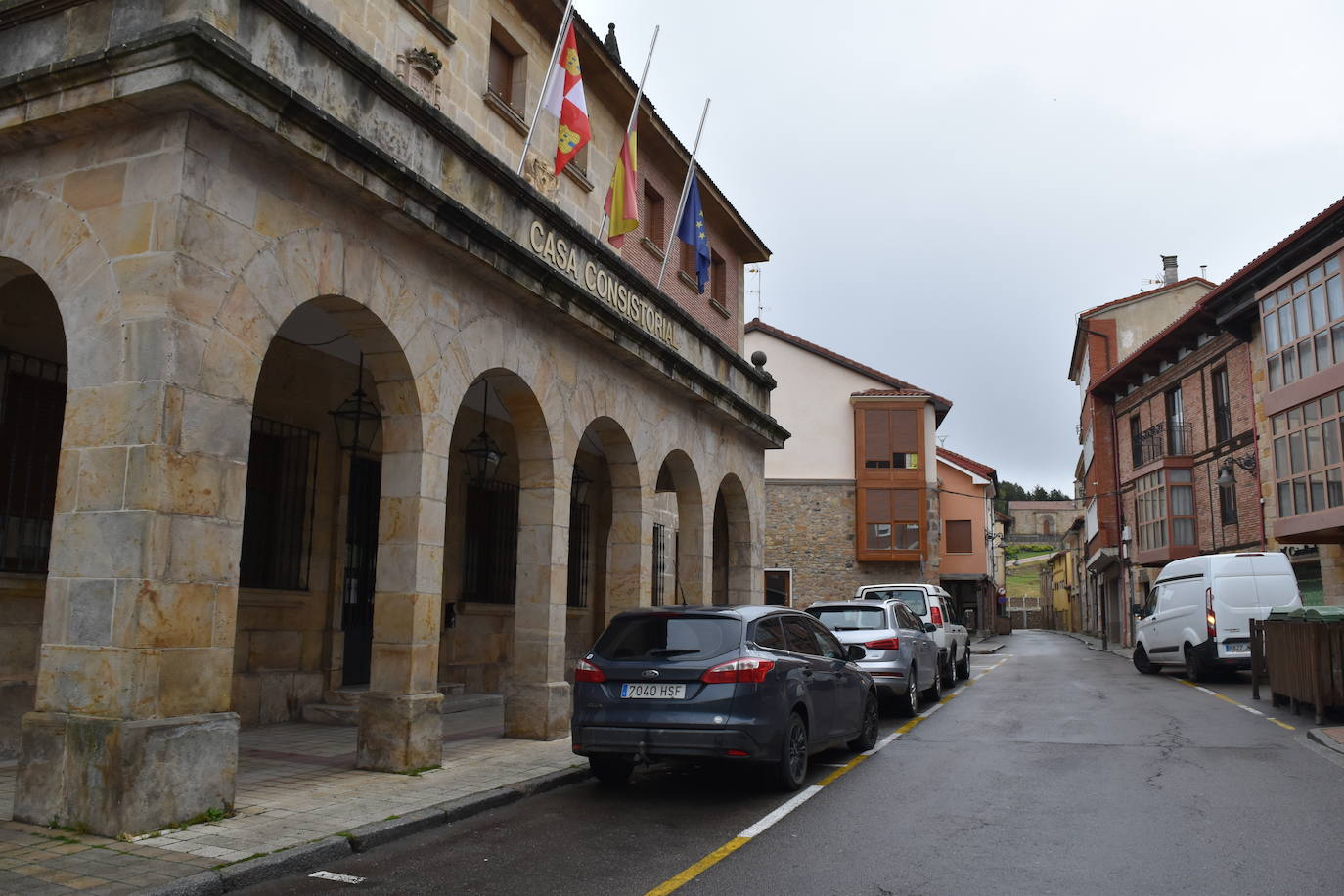 El ajetreo de las fábricas de galletas dan algo de movimiento a la villa.
