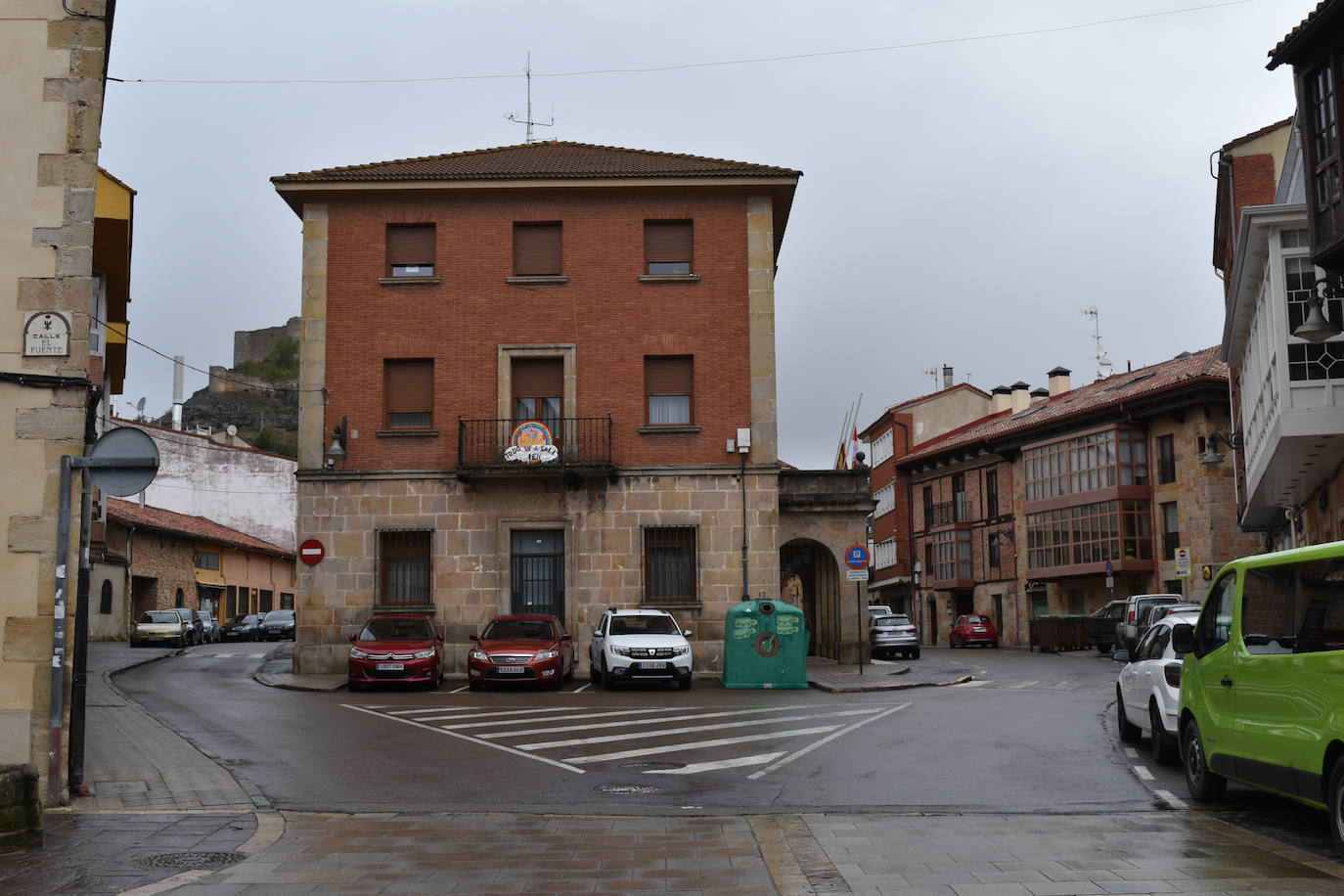 El ajetreo de las fábricas de galletas dan algo de movimiento a la villa.