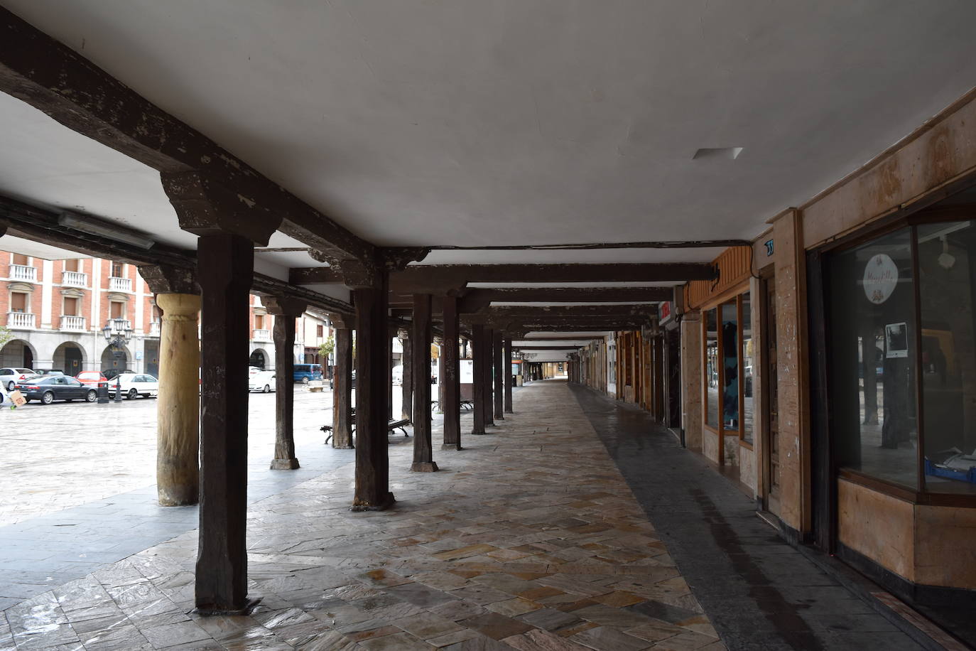 El ajetreo de las fábricas de galletas dan algo de movimiento a la villa.