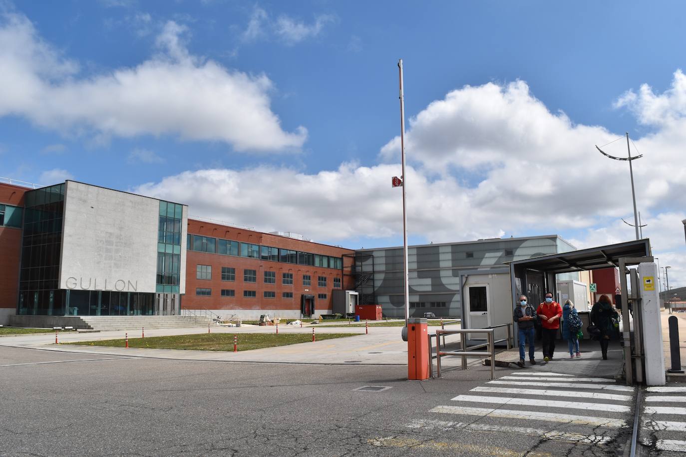 El ajetreo de las fábricas de galletas dan algo de movimiento a la villa.
