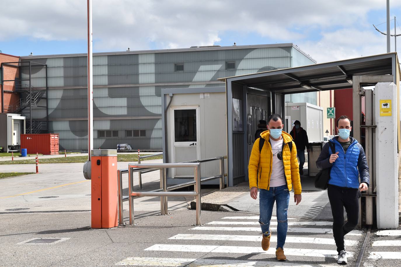 El ajetreo de las fábricas de galletas dan algo de movimiento a la villa.