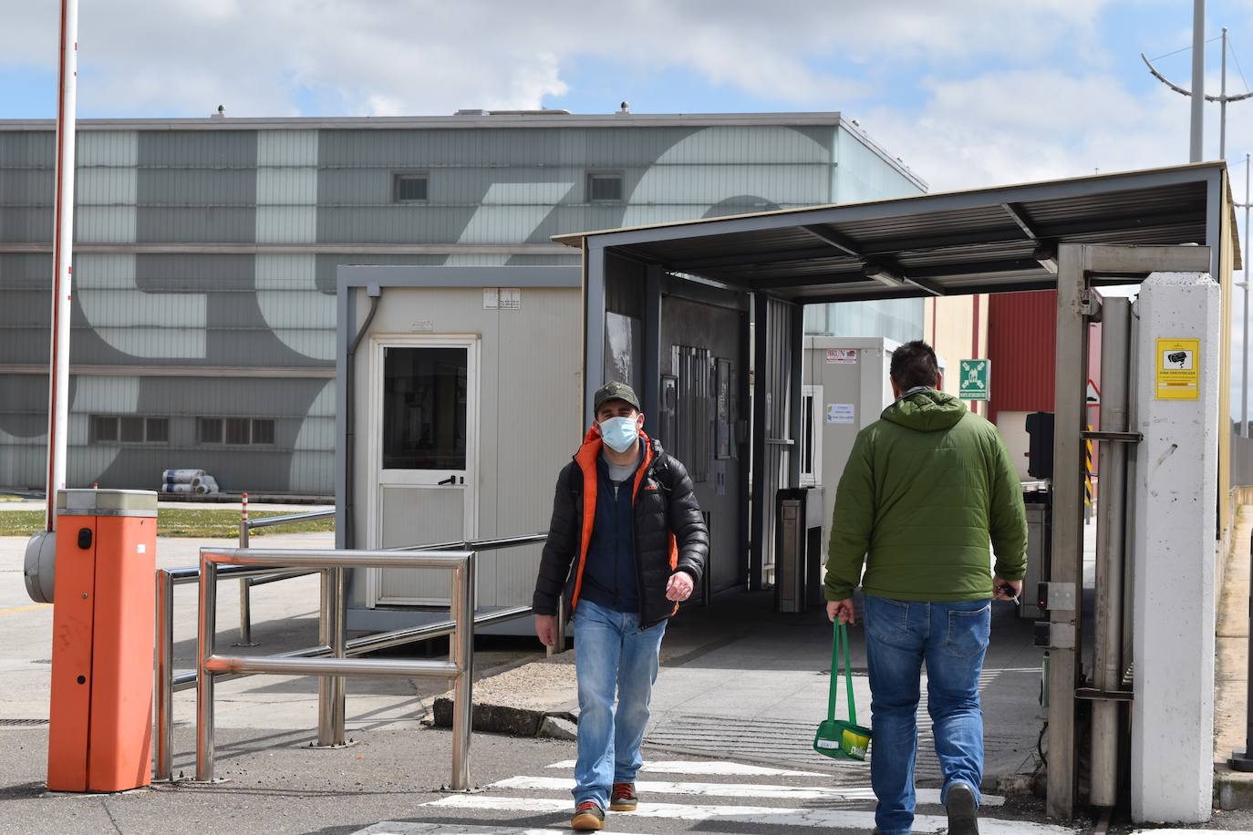 El ajetreo de las fábricas de galletas dan algo de movimiento a la villa.