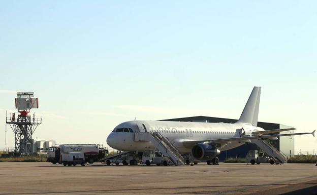 Los aeropuertos de Castilla y León perdieron el 66% de sus pasajeros en marzo