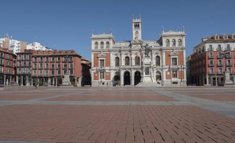 Así estará hoy la Plaza Mayor de Valladolid, vacía.