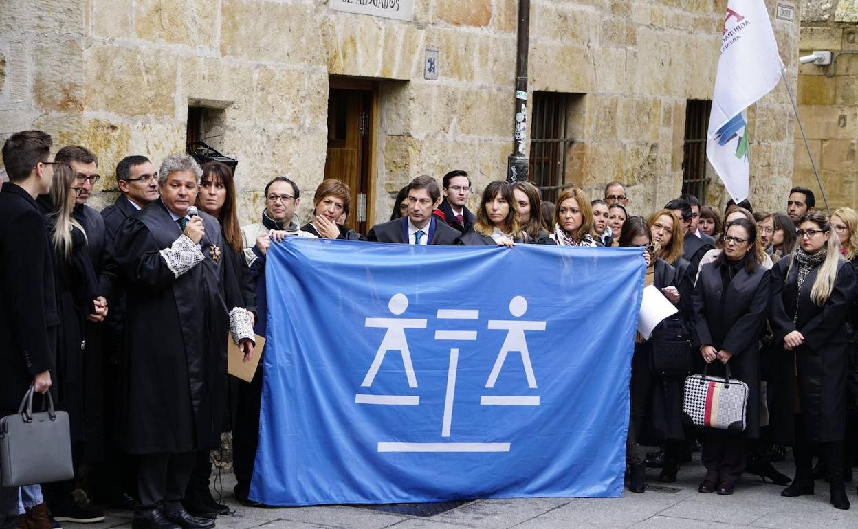 Coronavirus en Salamanca: Los abogados comienzan a asistir a los detenidos por videoconferencia