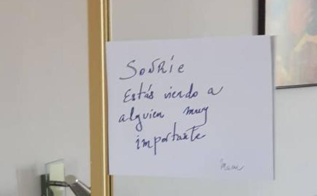 La nota que le dejaron en el Hotel Rey Sancho a su llegada. 