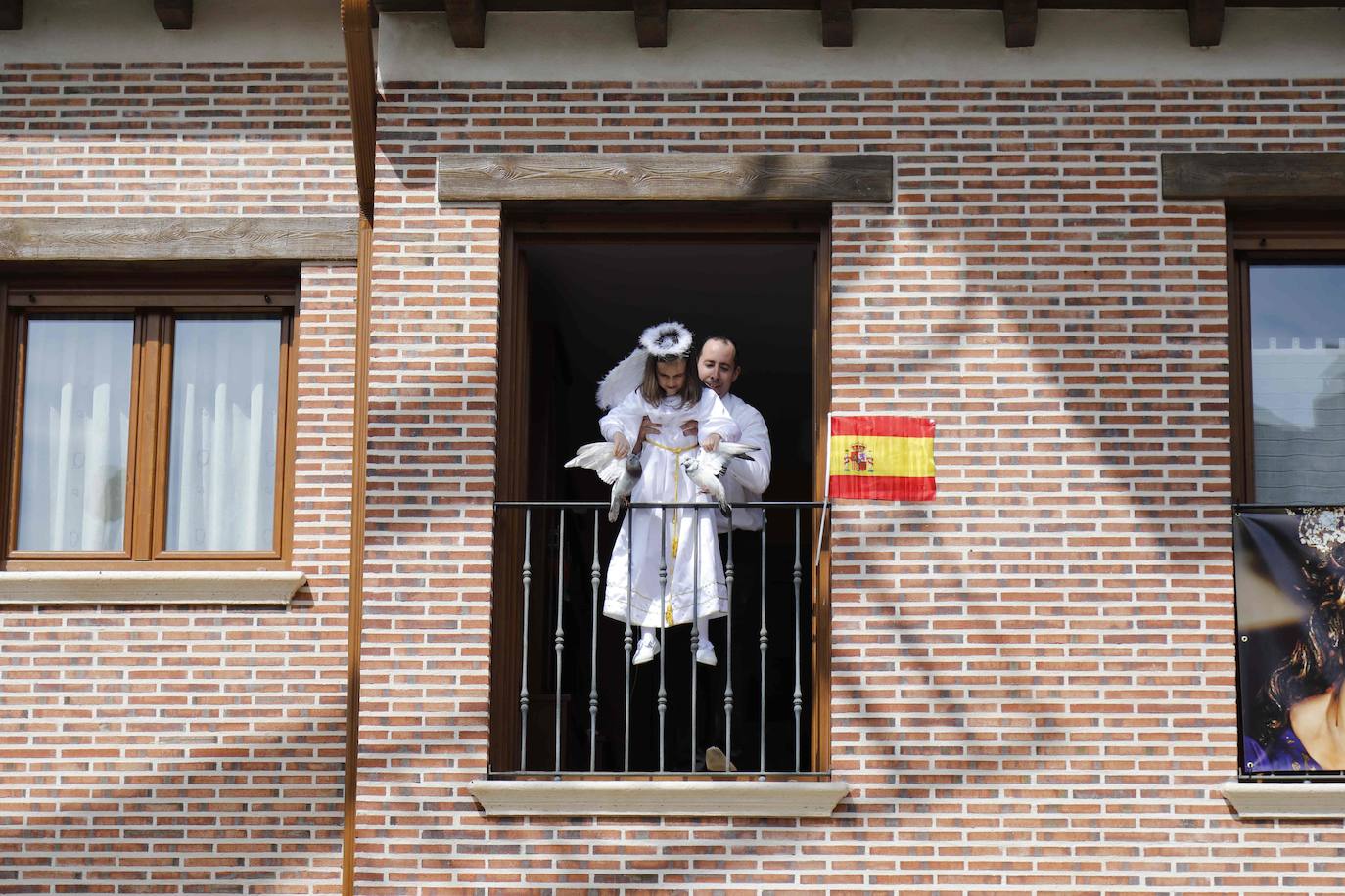 Simbólica Bajada del Ángel en Peñafiel.