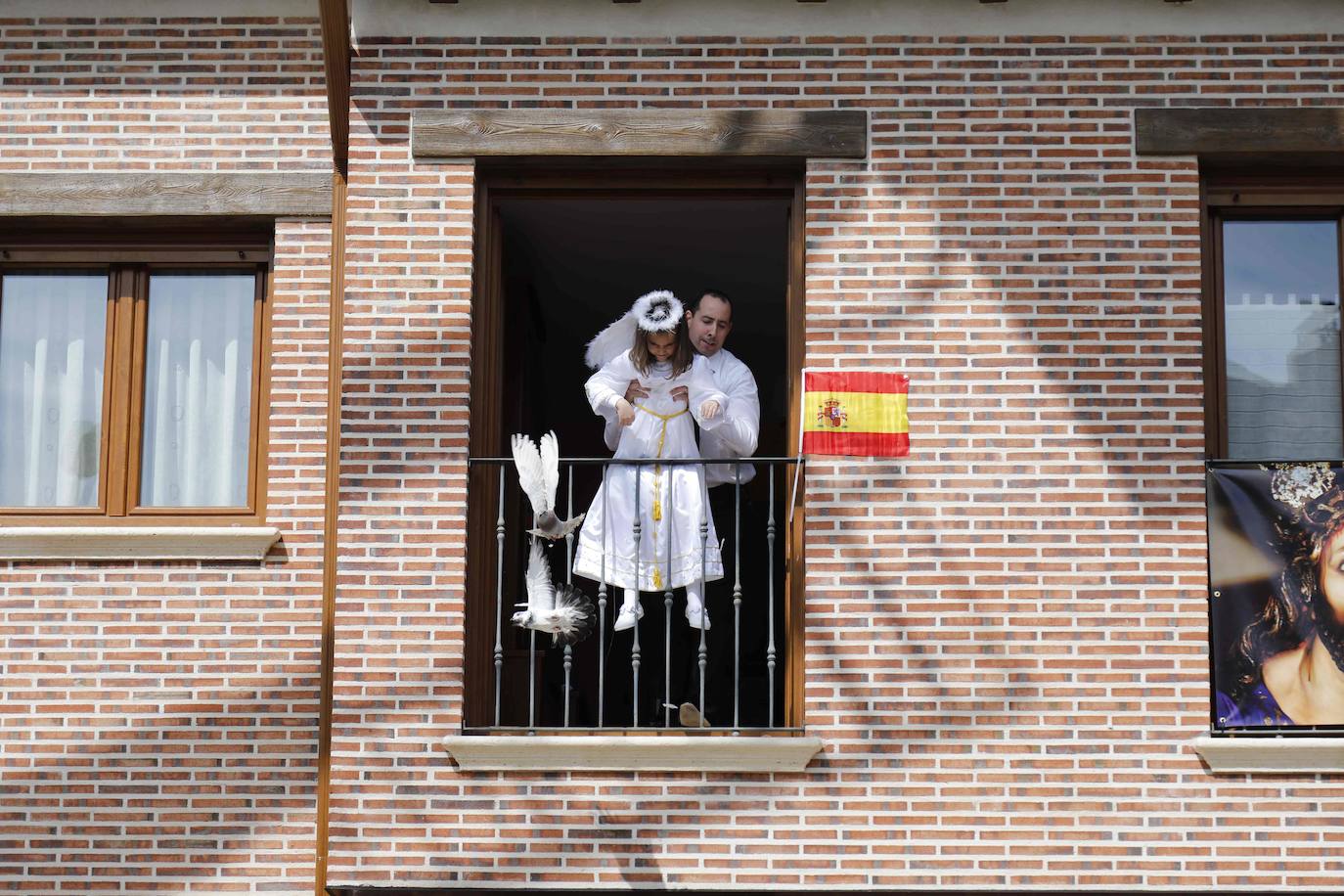 Simbólica Bajada del Ángel en Peñafiel.