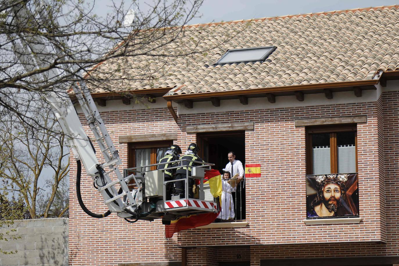 Simbólica Bajada del Ángel en Peñafiel.