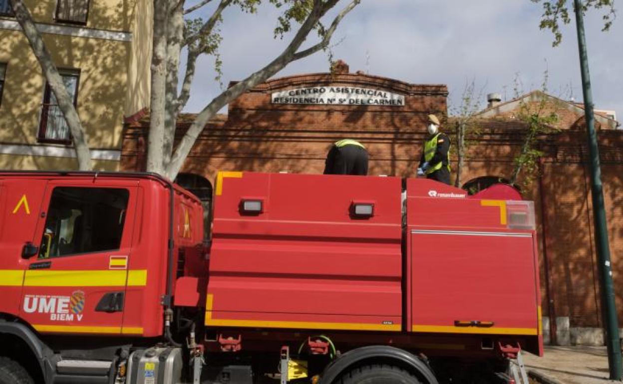 Labores de desinfección en la residencia de El Carmen.