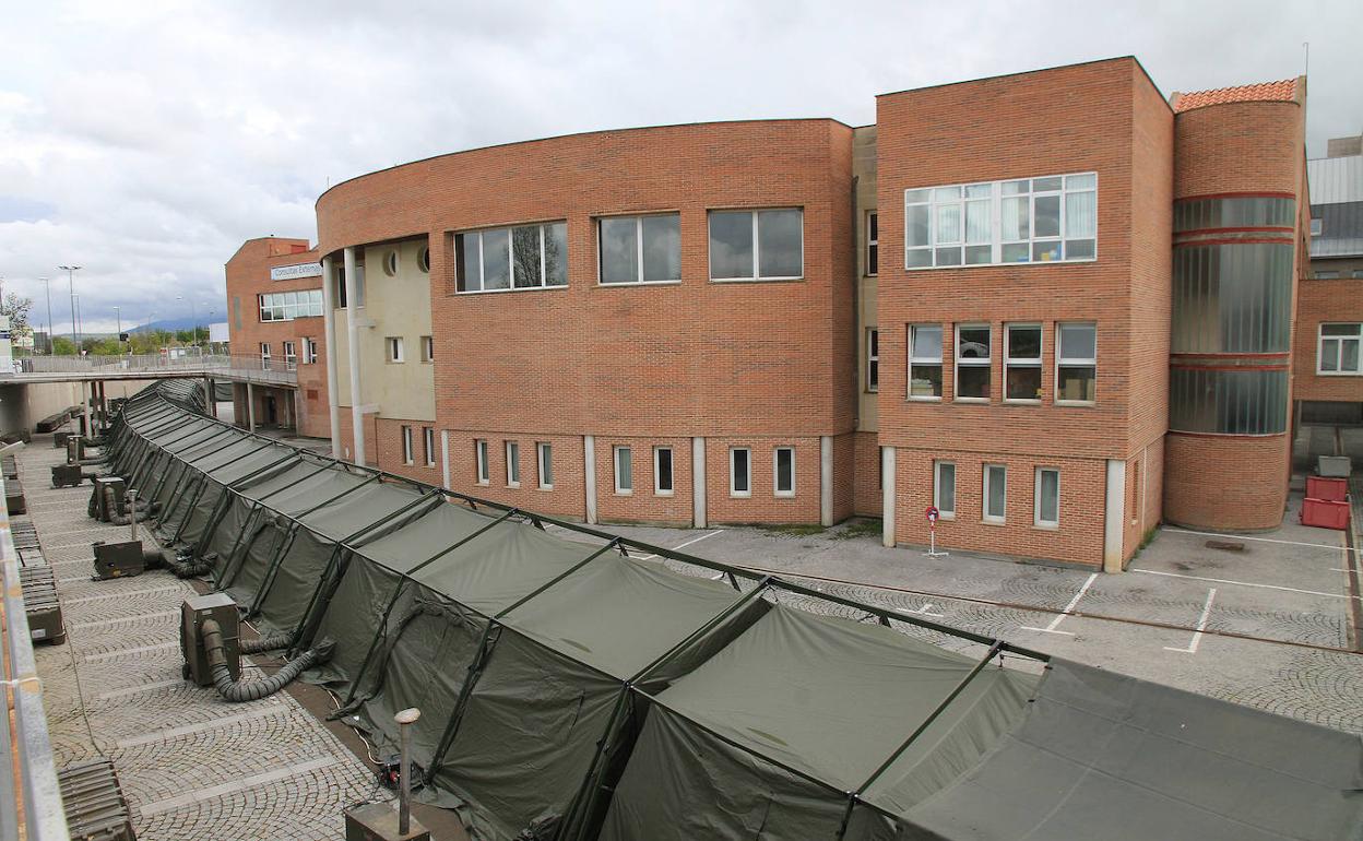 Hospital de campaña instalado junto al complejo asistencial de Segovia. 