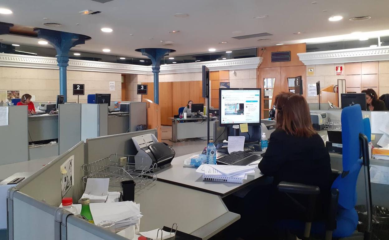 La sala del teléfono de información 010, en la planta baja del Ayuntamiento de Valladolid.