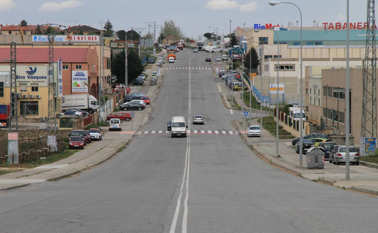 Avenida del polígono de Hontoria, con más tráfico de vehículos que durante las dos últimas semanas.