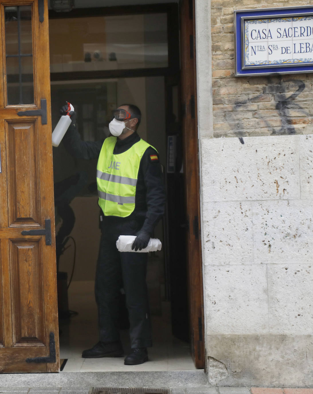 La UME prosigue con tareas de desinfección en Palencia.