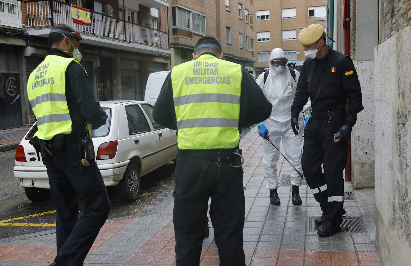 La UME prosigue con tareas de desinfección en Palencia.