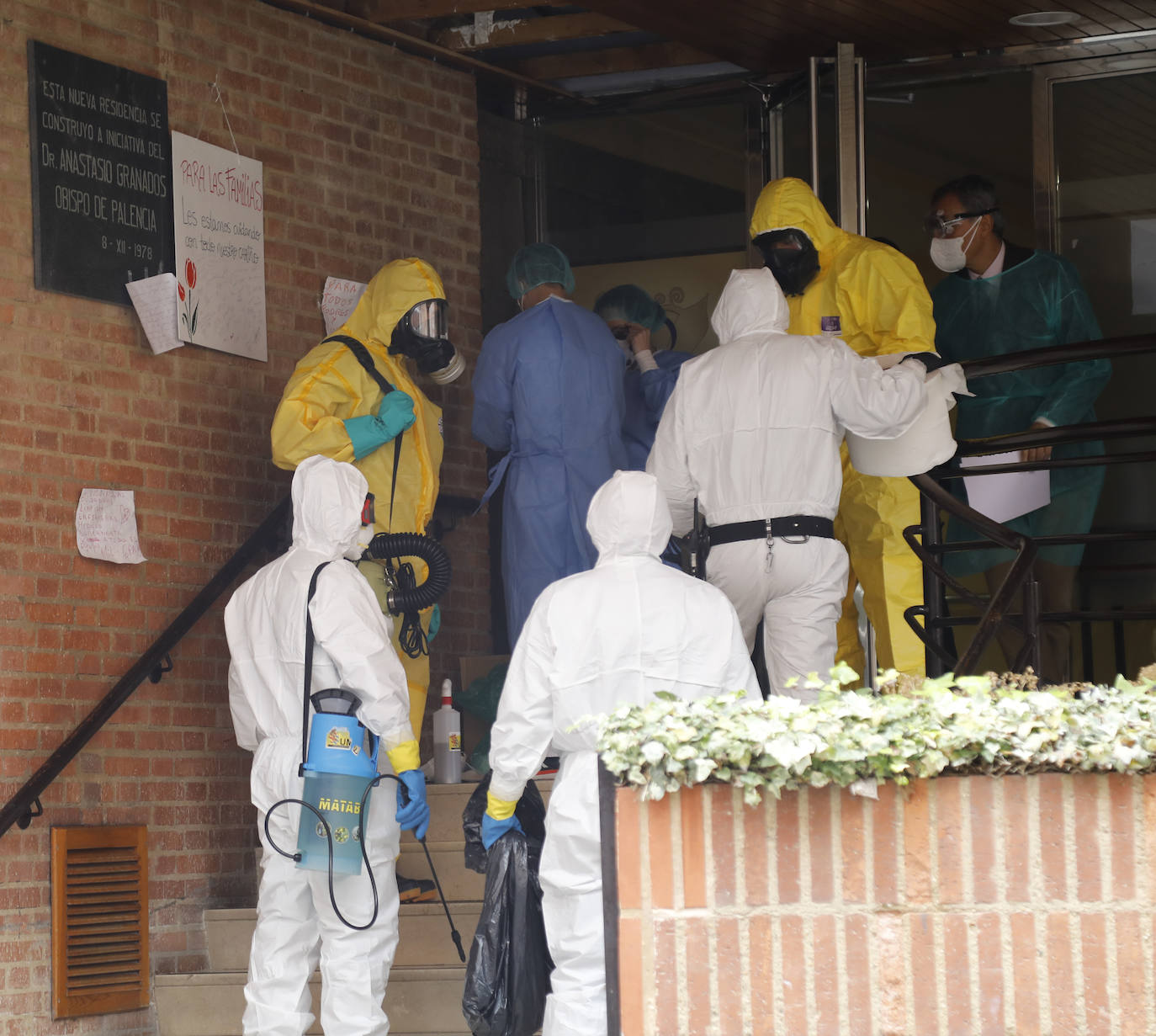 La UME prosigue con tareas de desinfección en Palencia.