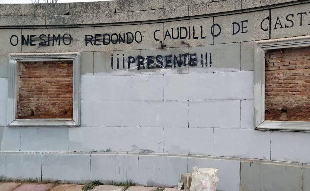 Memorial de Onésimo en Labajos, sin los escudos falangistas. 