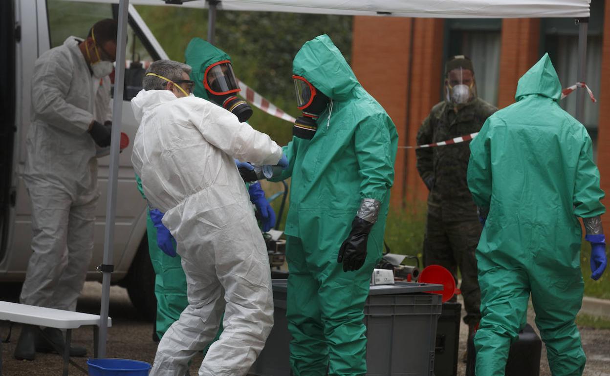 Tareas de desinfección en la residencia Cardenal Marcelo de Valladolid. 