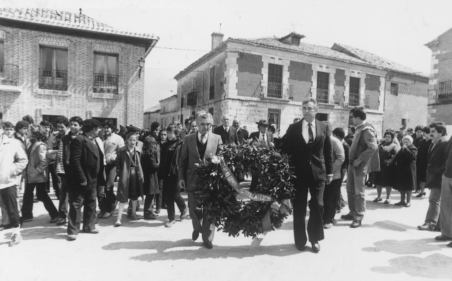 José Manuel García Verdugo con el alcalde de Villalar, Félix Calvo Guisasola, en 1983.