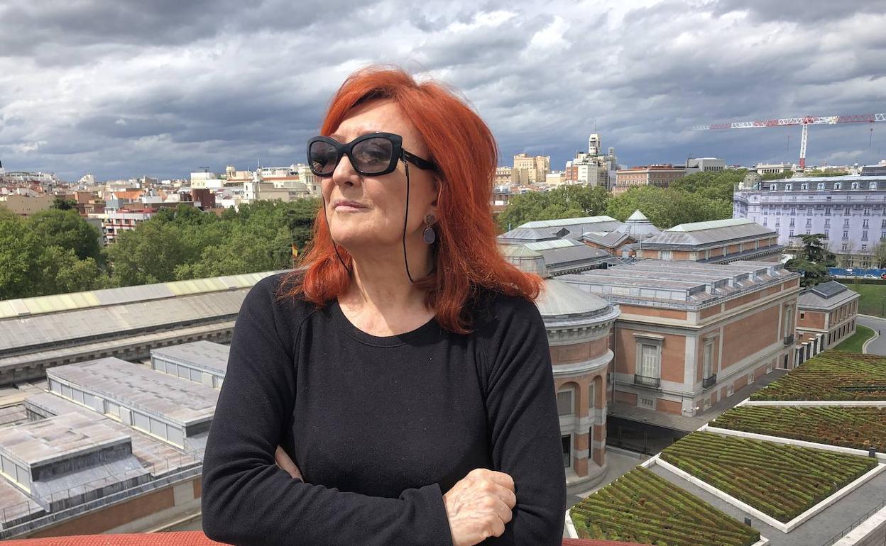 Sheila, en la terraza de su casa en Madrid.