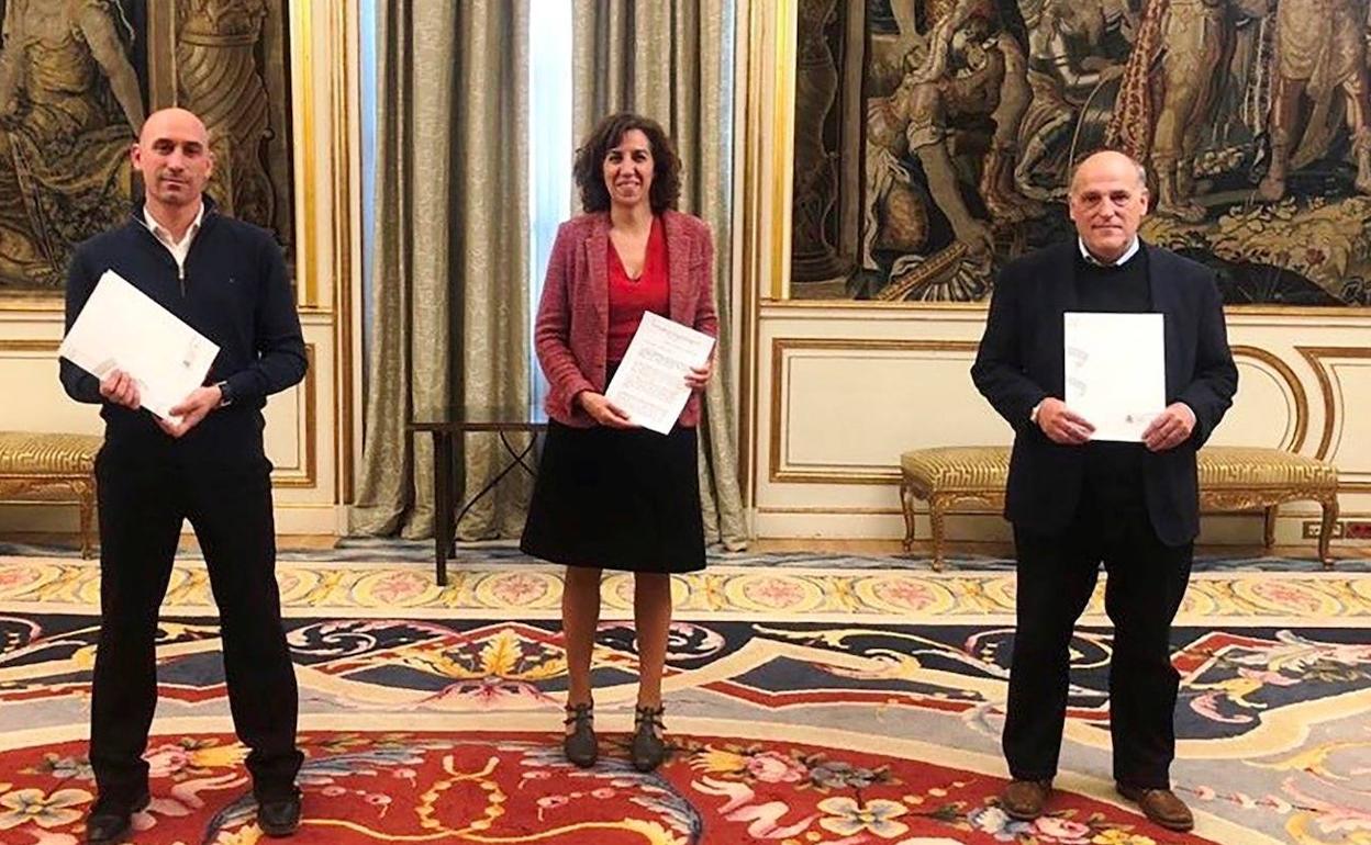 Luis Rubiales, Irene Lozano y Javier Tebas, en la reunión mantenida hace unos días en el Palacio de Viana. 