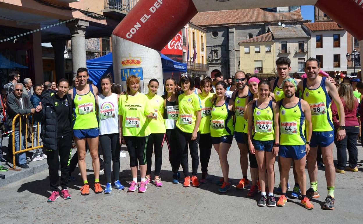 Representantes del club de atletismo durante una prueba.
