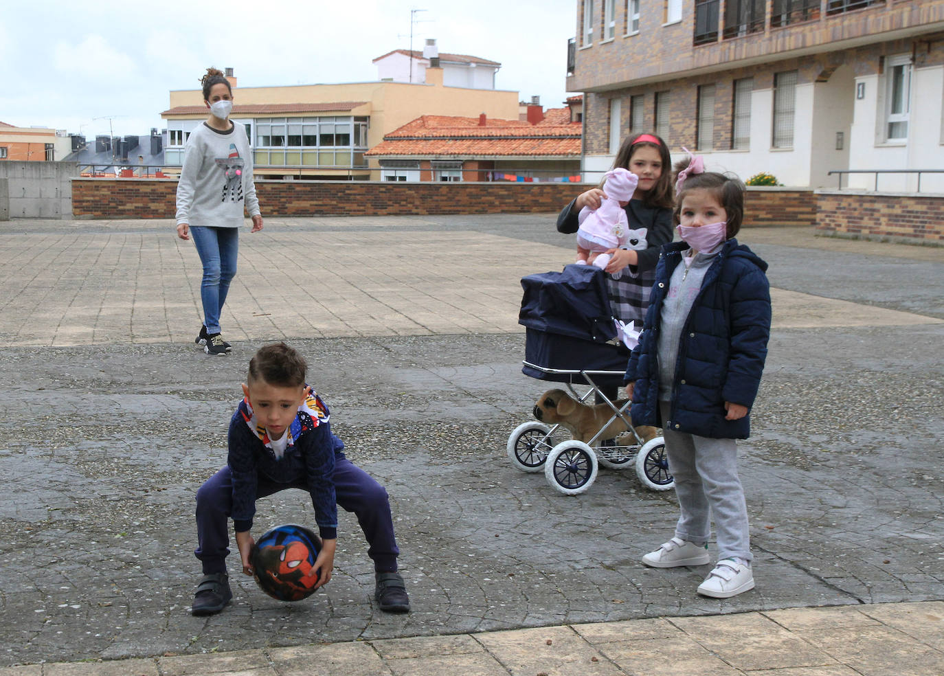 Las calles de Segovia vuelven a ser de los niños. 