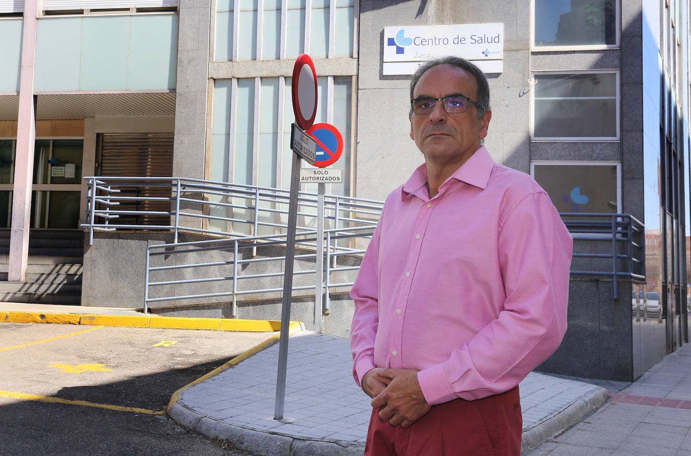 José Antonio Iglesias, junto al centro de salud de Jardinillos. 